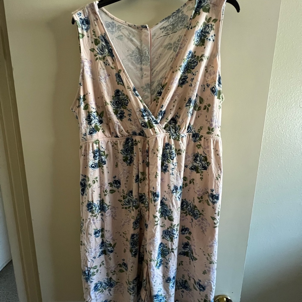 Motherhood Maternity Floral Labor Gown